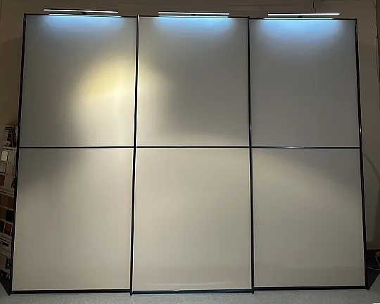 Modernes Schlafzimmer in hellgrau - Schlafzimmer