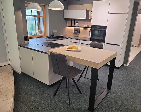 U-Küche mit vielen Extras - Mattlack Seidengrau antifingerprint