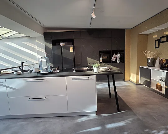 Häcker AV 2135 kristallweiß Mattlack - Häcker AV 2135 kristallweiß Mattlack