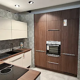 U-Küche Modern mit Muldenlüfter 2 Farbig  mit Essplatz