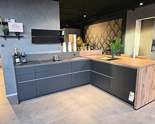 Grifflose Musterküche von Nobilia – Modernes Design trifft Funktionalität! - Easytouch schwarz