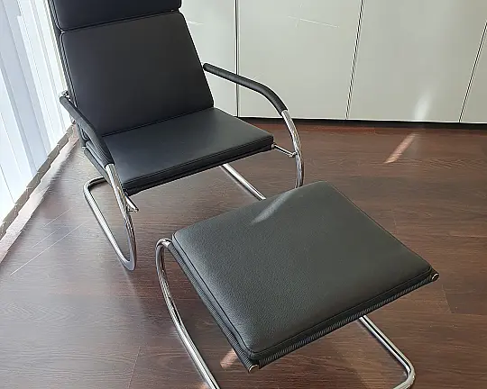 Tecta Kragstuhl D35-1 mit Hocker C35 - Kragstuhl D35-1 mit Hocker C35