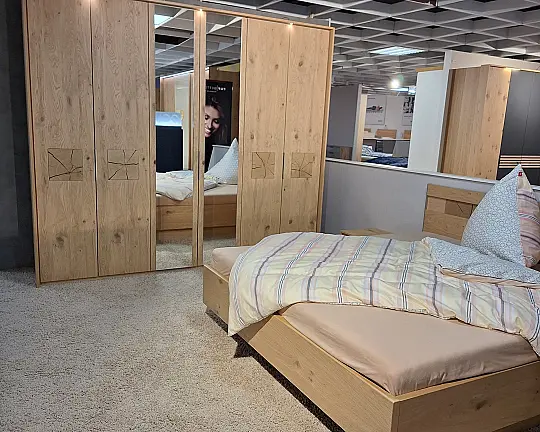 Hochwertiges Schlafzimmer in Balkeneiche von Casada - Casada Canada