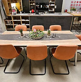 Tisch in Arizona Pine und Beton Terragrau mit 8 Stühlen