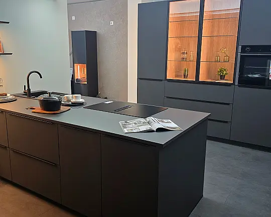 Edles Design trifft natürliche Eleganz - Velluto: Graphit kombiniert mit Asteiche