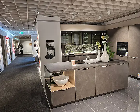 L-Form mit Insel - Mondo Rosian Beton terragrau Nachbildung