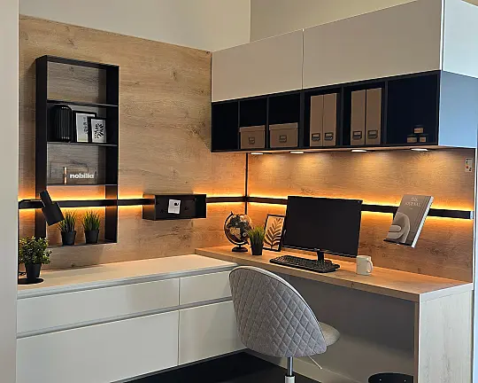 Home-Office-Platz – Funktional & stilvoll in Weiß & Holzton - Easytouch: Alpinweiß ultramatt kombiniert mit Master Oak Nachbildung Moderner