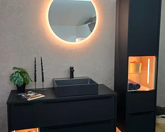 Stilvolles Nolte SPA Badezimmer – Eleganz trifft Natürlichkeit - Plus: Schwarz softmatt kombiniert mit Asteiche natur