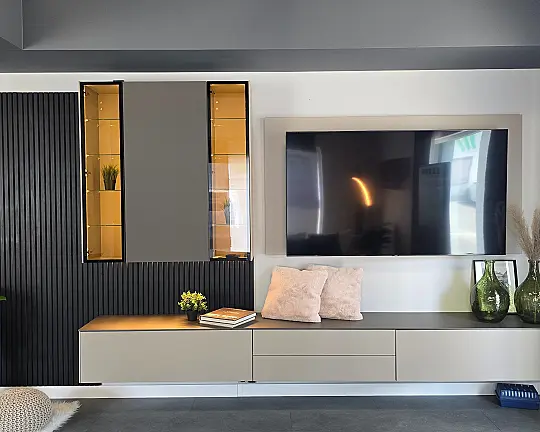 Eleganz für den Wohnbereich - Senso: Lack, Macchiato Premium matt / Softline: Lack, Coffee Perfect matt