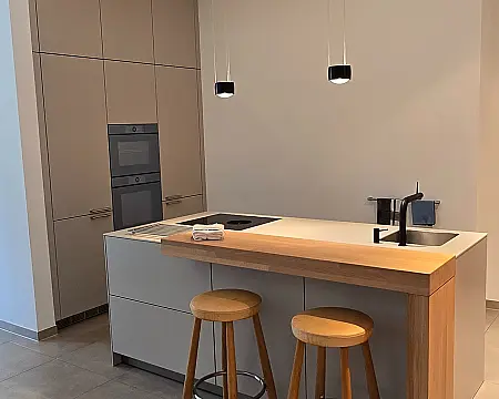 bulthaup b3 · b3 Küche in Kiesel mit Laminat Insel