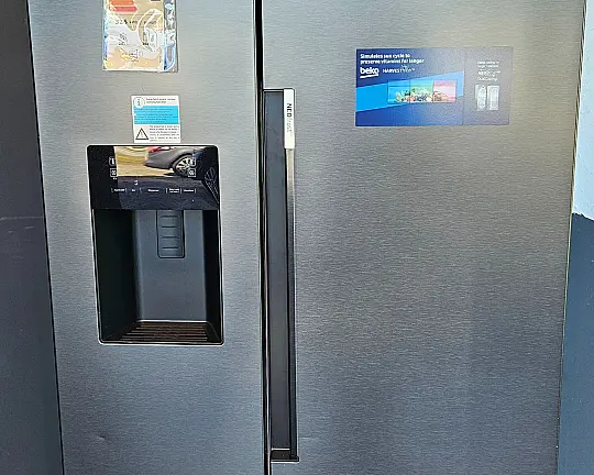 Grundig Kühl-Gefrierkombination mit Eis* (Eiswürfel) für Festwasseranschluß - GN162341XBRN 7287541375