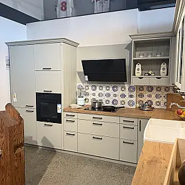 Moderne Landhausküche von Ballerina mit hochwertigen Geräten