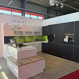 Ballerina Küche mit Dekton APL und hochwertigen Geräten