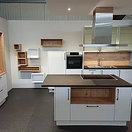 Moderne Zeitlose Küche von Häcker Loft C258 polarweiß Softlack