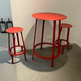 Hay - Barstuhl Gruppe mit Tisch in Rot