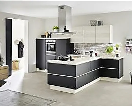 Moderne grifflose Küche in Schwarz supermatt - Touch / Riva