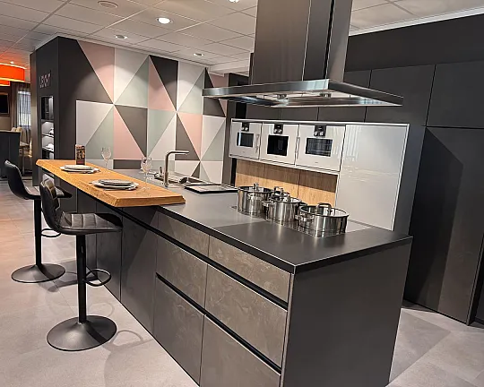 Moderne Ausstellungsküche mit Kücheninsel - Ausstellungsküche