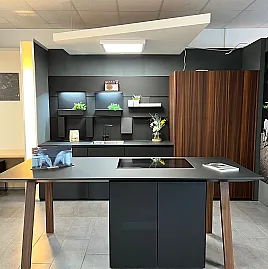 Designküche Modern mit Glasfronten mit Kücheninsel inkl. Top Ausstattung