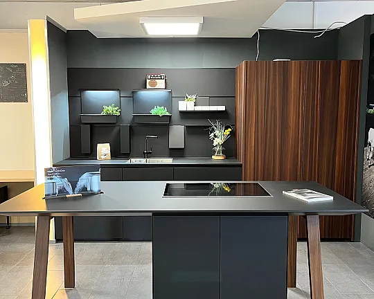 Designküche Modern mit Glasfronten mit Kücheninsel inkl. Top Ausstattung - NX912 Glas Matt Onyxschwarz