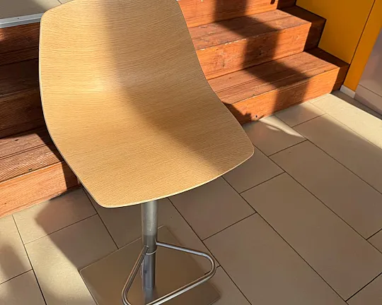 Höhenverstellbarer Hocker MIUNN - MIUNN