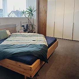 schönes Schlafzimmer in Eiche Altholz