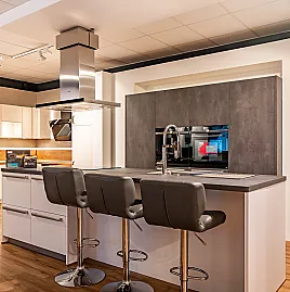 Premium Häcker Küche in Polarweiß – Vollausstattung mit modernster Technik