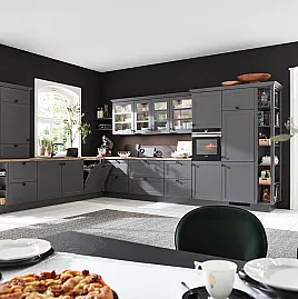 Landhausküche mit Siemens-Geräten