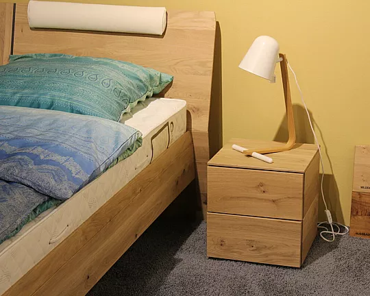 hochwertiges Schlafzimmer massiv Wildeiche Weiß Massivholzbett + Drehtürenkleiderschrank + 2 Nachtkonsolen - Baveno