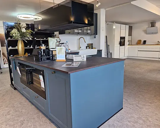 schöne Landhausküche in Echtlack Blackgreen - Torino