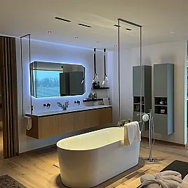 Hochwertige Badezimmermöbel samt Waschtischplatte