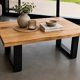 Couchtisch 110 x 75 cm mit Tischplatte aus massiver Wildeiche und Baumkante und schwarzem U-Gestell aus Metall