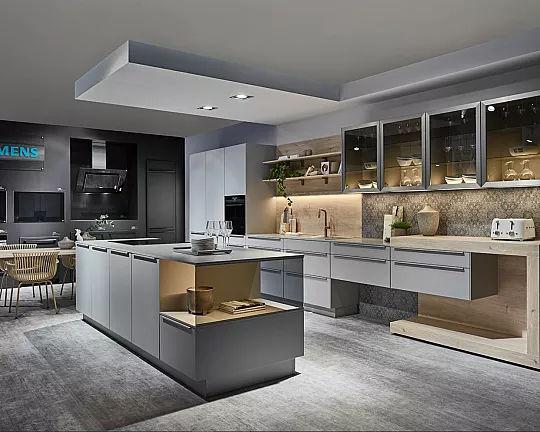 Exklusive Messeküche mit Siemens StudioLine-Geräten - Absoluter Luxus - Design-Küche - Touch