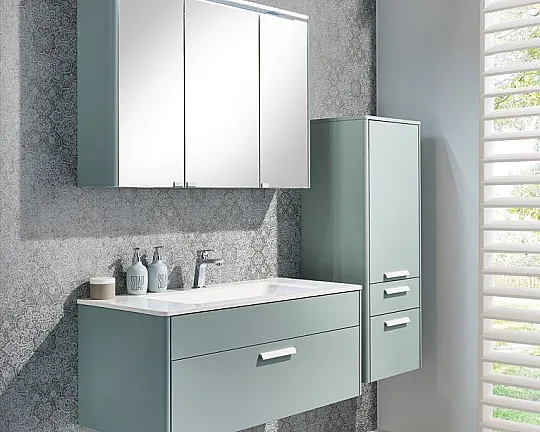 Exklusives Badezimmer mit Waschtisch - Alibert mit LED-Beleuchtung - Touch