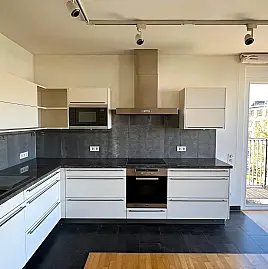 Miele Küche mit Granit Platten im Kundenauftrag