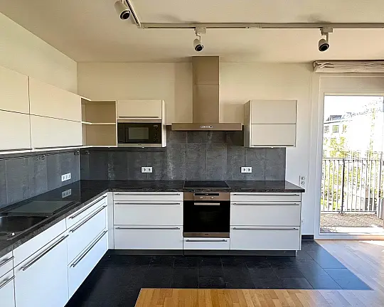 Miele Küche mit Granit Platten im Kundenauftrag - Miele Küche