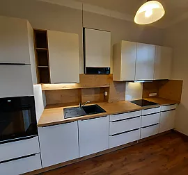 Küchenzeile modern mit Holz