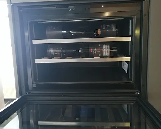 Griffloser Weinkühlschrank im perfekten Design - KWK884520T 923421114