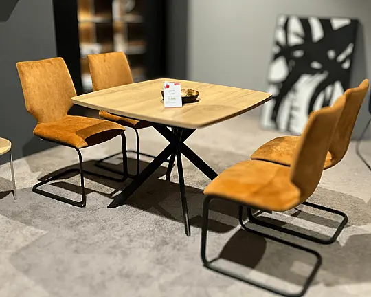 Essgruppe | Esstisch & Stühle - KLEIN UND FEIN & CONCRET
