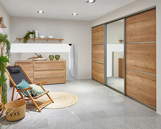 Exklusives Badezimmer verdeckt mit Schiebetüren - Sideboard - Regale - Waschtisch & LED-Spiegel - Touch & Structura