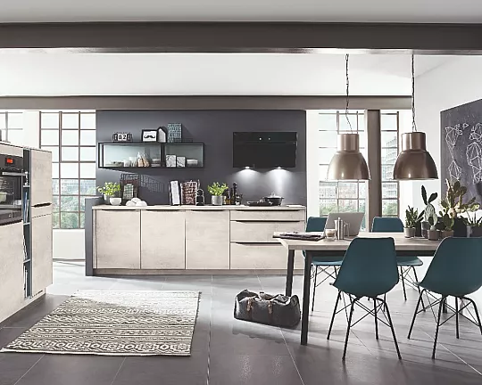 022203        Exklusive Küche 7.700,--€ / XL-Höhe, Color-Concept, zwei Zeilen - RIVA Weißbeton Nachbildung Regale in Farbabsetzung Aqua