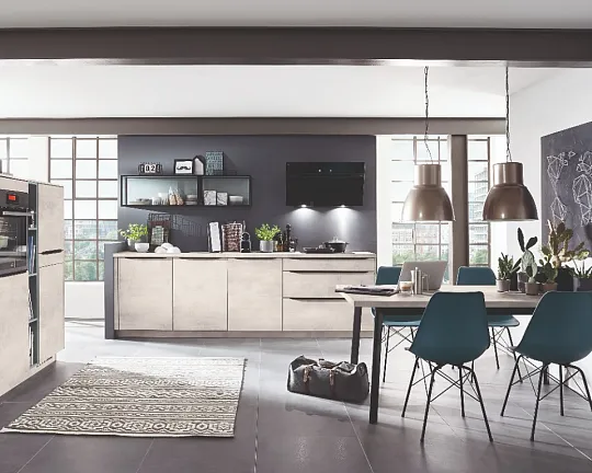 Exklusive Küchenzusammenstellung / 7.700,--€ / XL-Höhe, Color-Concept, zwei Zeilen - RIVA Weißbeton Nachbildung Regale in Farbabsetzung Aqua
