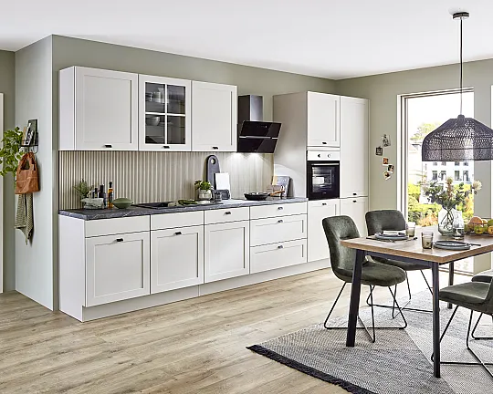 092504  Küchenzeile im modernen Landhausstil in Lack, Sand matt / Arbeitsplatte in Marmor Teramo Nachbildung / Korpus in Sand / ohne Tisch und Stühle - Nordic