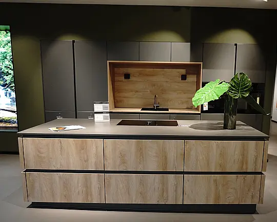 Quarzgrau Seidenmatt lackiert und Grain hell mit Keramikarbeitsplatte - Dassbach BOK 101