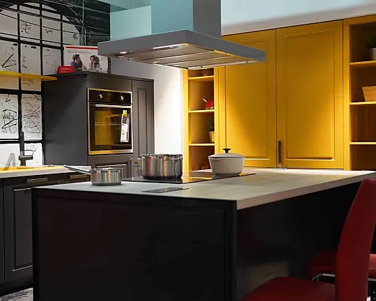 Bauformat Landhausküche mit Kücheninsel in gelb - Bauformat Landhausküche mit Kücheninsel in gelb