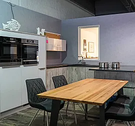 Musterküche: bauformat Bauformat Design U-Küche beton grau grifflos