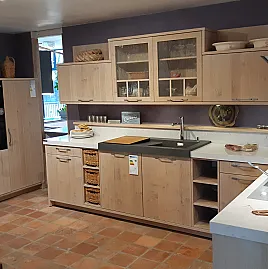 BAX Einbauküche mit Eiche Massivholzfronten und Tischlerplattenkorpus