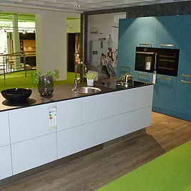 Moderne Einbauküche mit Bora Kochfeld und Diwa Weinklimaschrank
