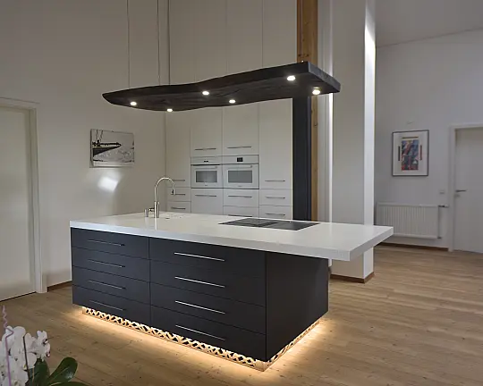 Schreinerküche mit höchsten Designansprüchen - Unikat - mit architektonischen Highlights