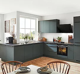 Attraktive G-Küche mit moderner Front Mineralgrün