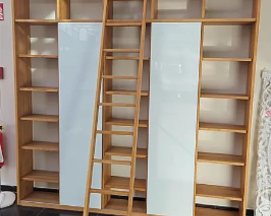 Große Regalwand mit Schiebetüren und Schubladen Weiß - Cubus Regalwand